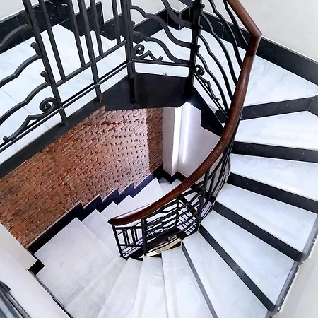 Piso Plaza Mercado 2,3 شقة *